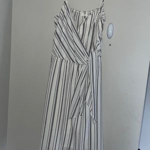 Women’s medium white & black dress with tie